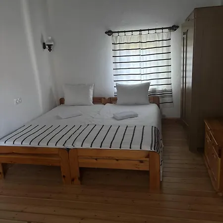 Hollokoeves Vendeghazak * Hollókő