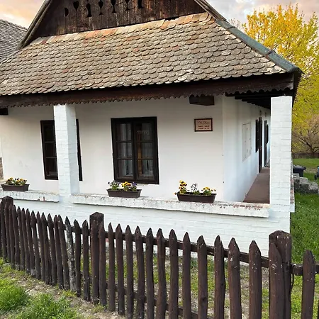 Hollokoeves Vendeghazak * Hollókő