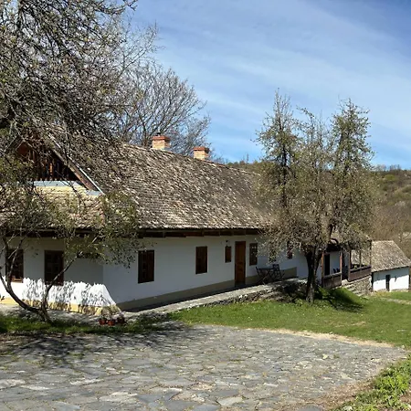 Hollokoves Vendeghazak