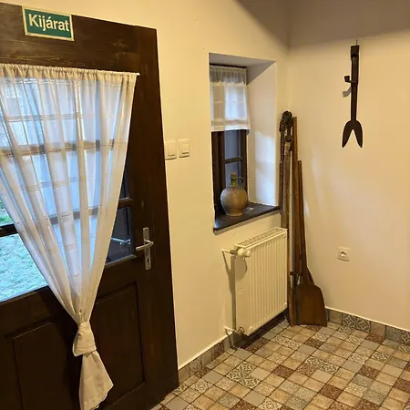 Hollokoeves Vendeghazak *