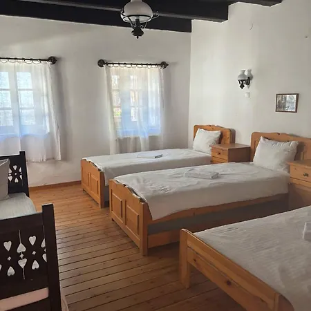 Hollokoeves Vendeghazak Hollókő