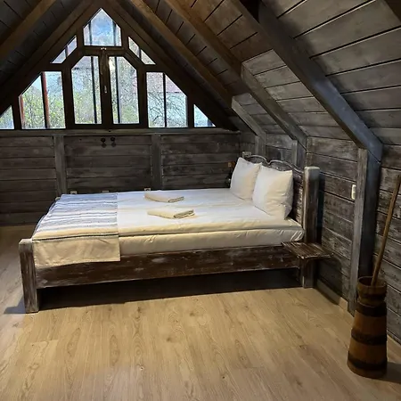 Hollokoeves Vendeghazak * Hollókő