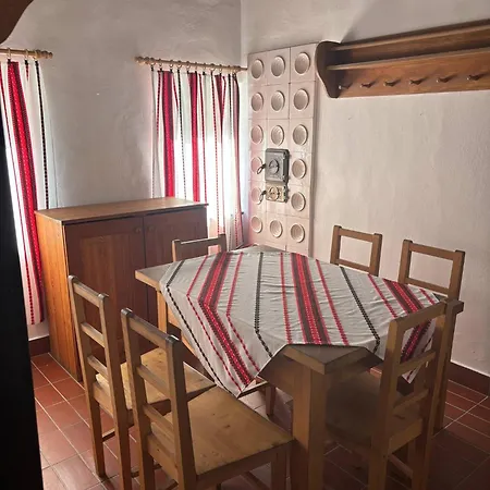 Hollokoeves Vendeghazak * Hollókő