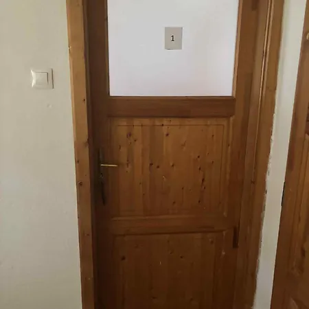 Hollokoeves Vendeghazak *