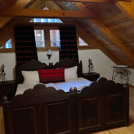 Tatil parkı Hollokoeves Vendeghazak Hollókő