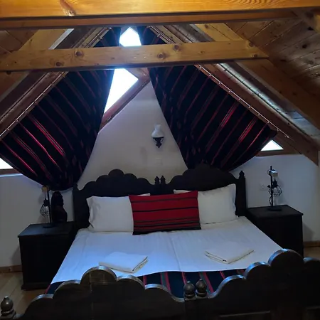 Hollokoeves Vendeghazak Hollókő