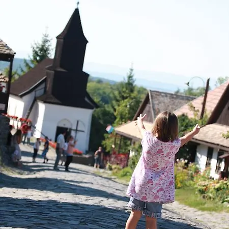 Prázdninový areál Hollokoeves Vendeghazak *