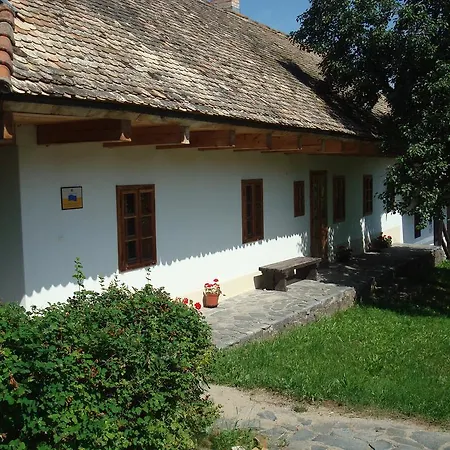 Hollokoeves Vendeghazak Hollókő