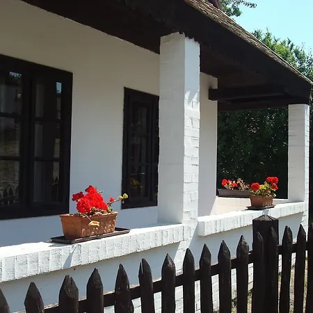 Hollokoves Vendeghazak