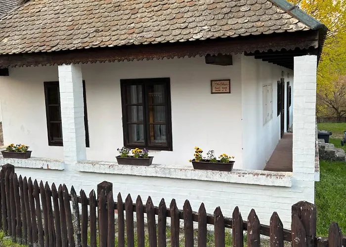 霍洛可维斯凡德哈扎克假日公园 * Hollókő