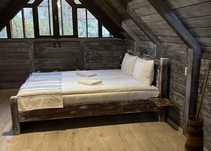 霍洛可维斯凡德哈扎克假日公园 * Hollókő