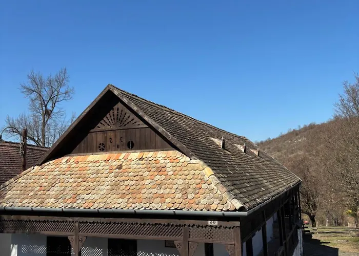 霍洛可维斯凡德哈扎克假日公园 * Hollókő